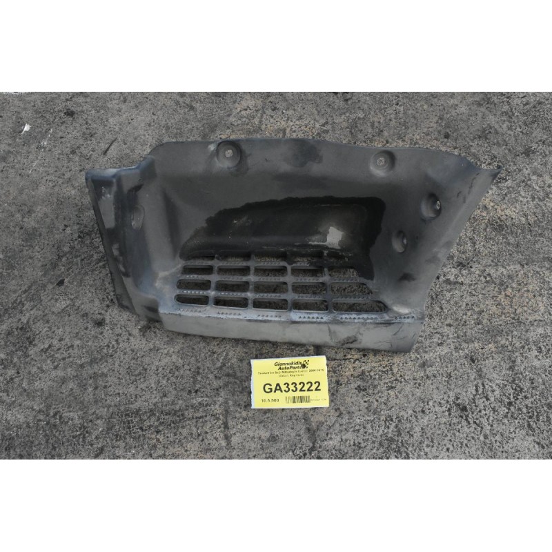 Σκαλοπάτι Δεξι Mitsubishi Canter 2006-2015 (Στενη Καμπινα) (Μικρό Ράγισμα)