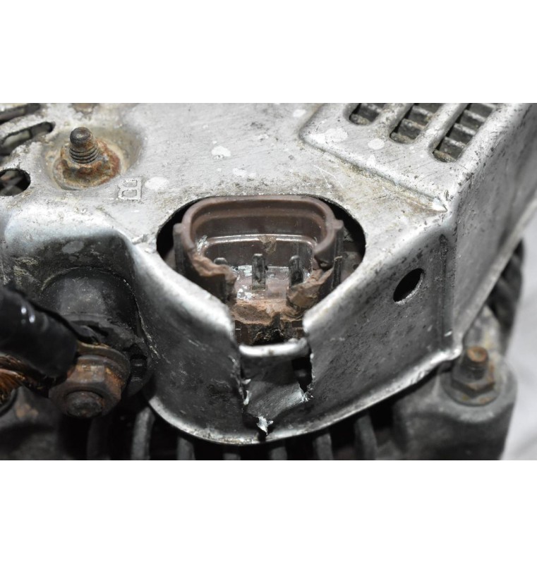 Δυναμό Toyota Hilux 2.4 2L 1990-2001 (Εξόστερ μπροστά) (Σπασμένη Φύσα)