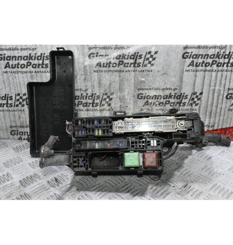 Ασφαλειοθήκη Toyota Hilux 2005-2015 82641-71020 82662-0K020