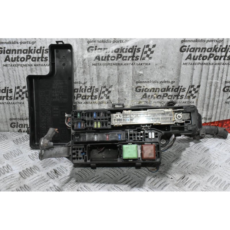 Ασφαλειοθήκη Toyota Hilux 2005-2015 82641-71020 82662-0K020