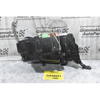 Ασφαλειοθήκη Toyota Hilux KUN 2005-2015 82641-71020 (Χωρίς Καπάκι)