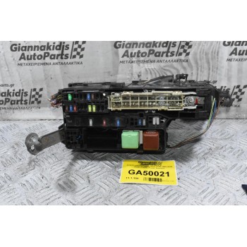 Ασφαλειοθήκη Toyota Hilux KUN 2005-2015 82641-71020 (Χωρίς Καπάκι)