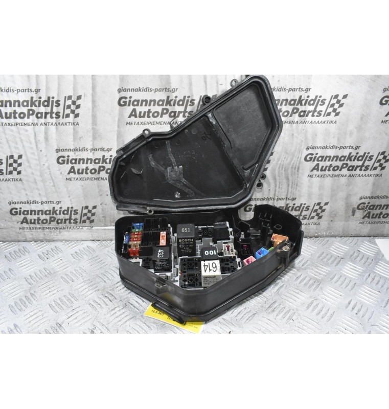 Ασφαλειοθήκη / Θήκη Ρελέ Porsche Cayenne 958 2010-2018 7P0937576B 7P0937576A (Γνήσια) (Volkswagen Touareg)