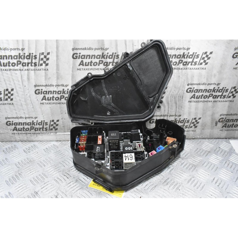 Ασφαλειοθήκη / Θήκη Ρελέ Porsche Cayenne 958 2010-2018 7P0937576B 7P0937576A (Γνήσια) (Volkswagen Touareg)