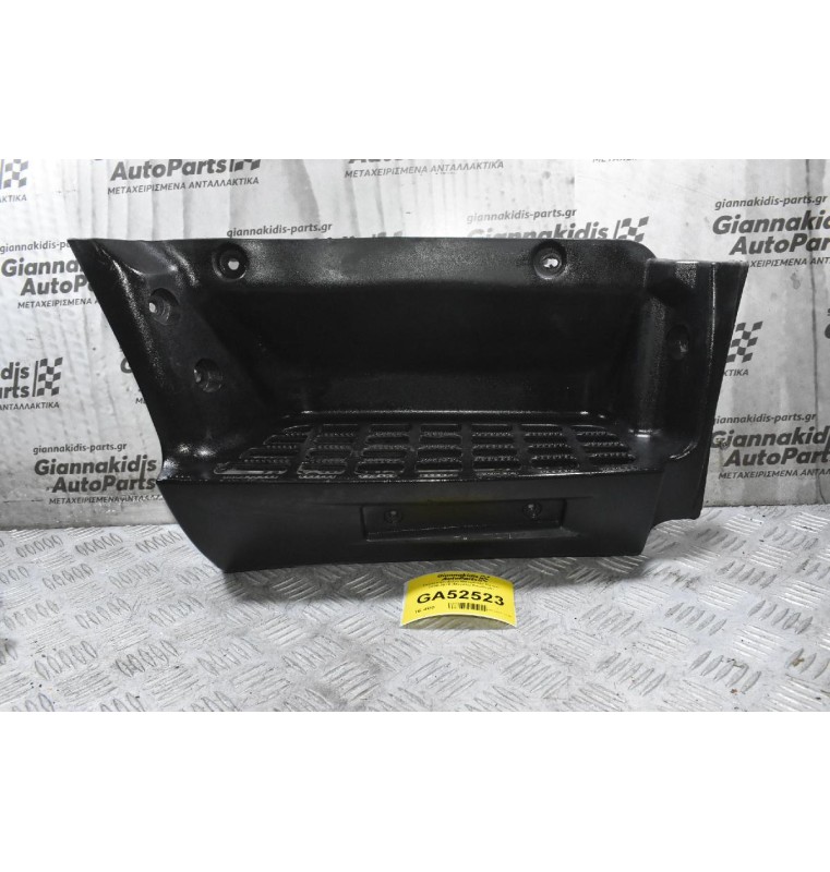 Σκαλοπάτι Δεξια Mitsubishi Canter 2006-2015 (Μεγάλη Καμπινα)
