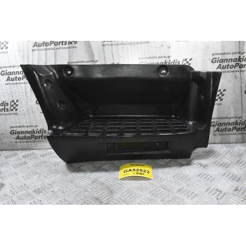 Σκαλοπάτι Δεξια Mitsubishi Canter 2006-2015 (Μεγάλη Καμπινα)