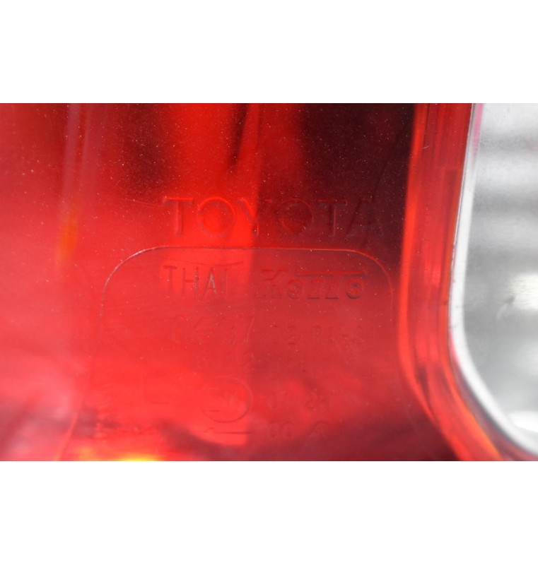 Φανάρι Πίσω Αριστερά Toyota Hilux Revo 2015-2019 (Γνήσιο)