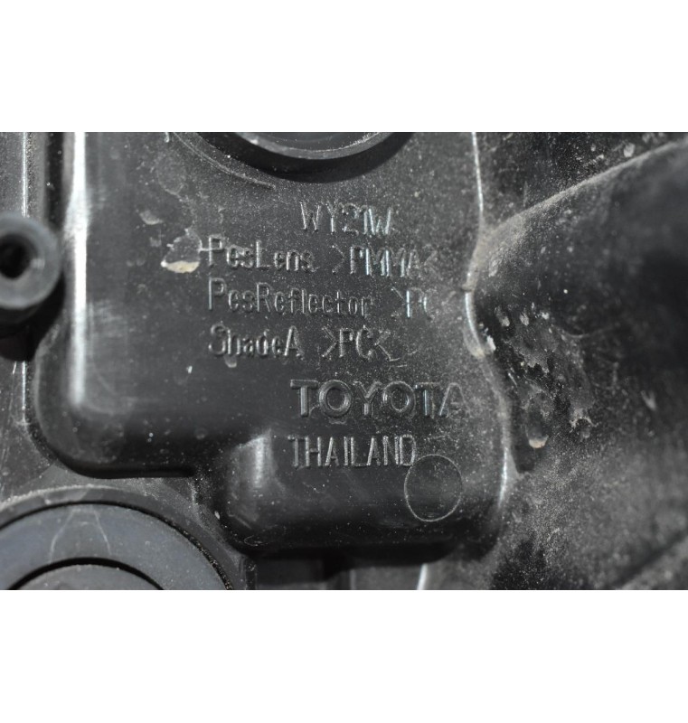 Φανάρι Εμπρός Δεξια Toyota Hilux Revo 2015-2019 (Γνήσιο)