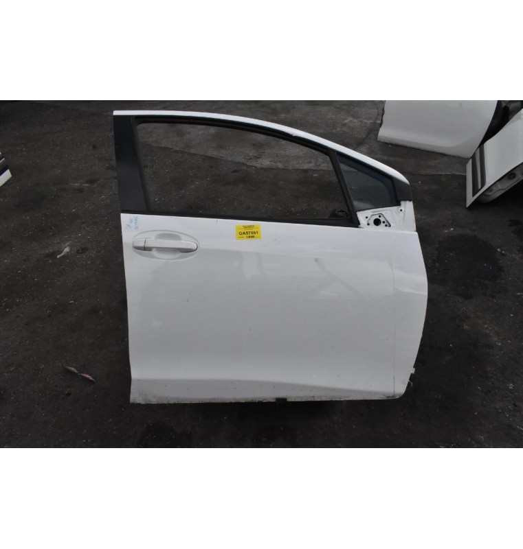 Πόρτα Εμπρος Δεξια Toyota Yaris 2011-2014 XP130 5Θυρο (Με χτύπημα) (Χωρίς Καθρέφτη)