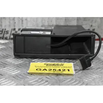 Μέσο Διασύνδεσης Πολύμεσων Ήχου Audi A4/A5/A6/A8/D3/Q7/S4/S5/S6  4E0035785F