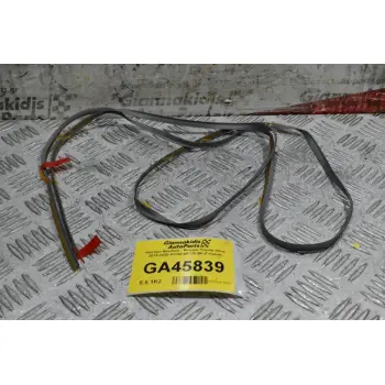 Λάστιχο Φρuδιού - Φτερού Toyota Hilux 2010-2020 61784-0K130-B0 (Γνήσιο)