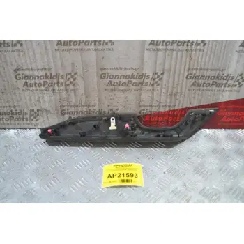 Πλαστικό Κάλυμμα Πόρτας Επρός Δεξιά Toyota Hilux GUN125L 2015-2020