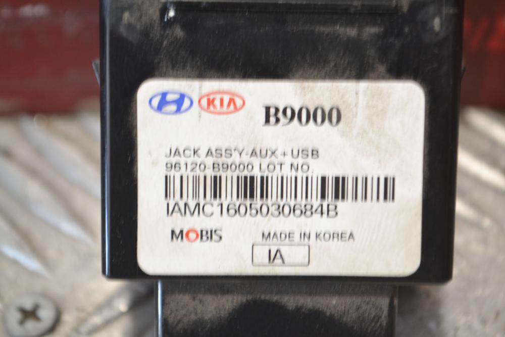 Θύρα/Σύνδεσμος USB & AUX Hyundai i 10 2014-2019 96120-B9000