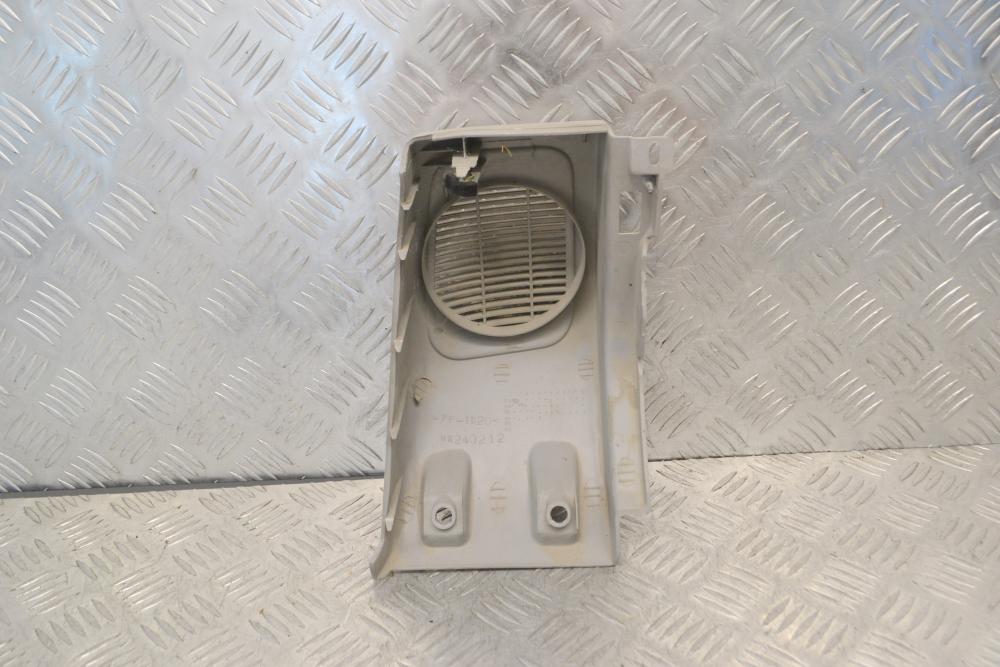 Κάλυμμα / Σήτα ηχείου Δεξιά Του Ταμπλό Mitsubishi Pajero Sport 1997-2008 MR240212