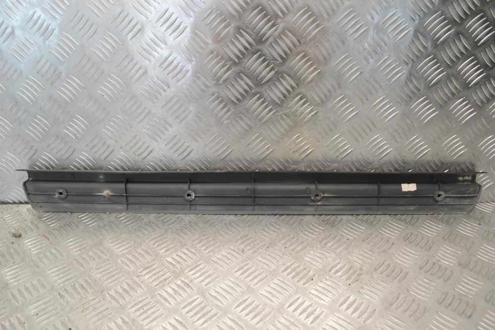 Κάλυμμα Μαρσπιέ Mitsubishi Pajero Sport 1998-2007 MR227572 (εσωτερικό, Μπροστά δεξια πόρτα )